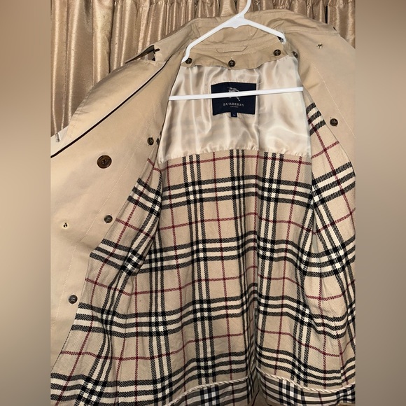 ❌SOLD❌ Burberry Trench Coat - Picture 8 of 16